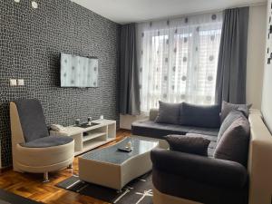 Djuric Apartman, Kraljevi Cardaci