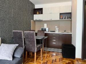 Djuric Apartman, Kraljevi Cardaci