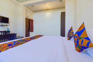 FabExpress Achrol Palace