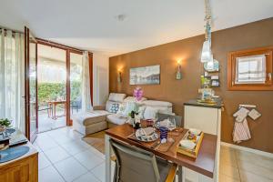 The Peace Of The Lake - Happy Rentals