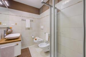 The Peace Of The Lake - Happy Rentals