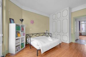 Rare pearl very quiet and bright in Toulouse