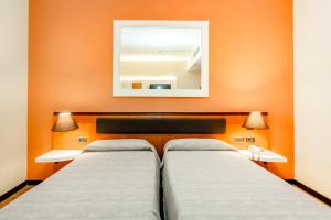 Großes Doppel-/Zweibettzimmer