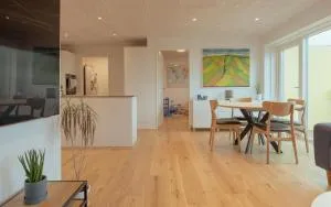 Bright 2BR apartment, great view - Skopun