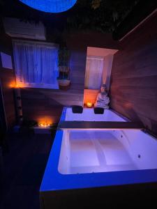 Le balneo jacuzzi Vieil Antibes Safranier