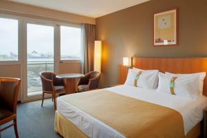 Hotels Holiday Inn Calais-Centre, an IHG Hotel : Chambre Lit Queen-Size 