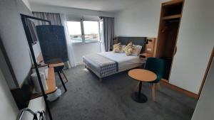 Hotels Holiday Inn Calais-Centre, an IHG Hotel : Chambre Lit Queen-Size Standard - Vue sur Ville