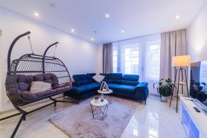 Lit Living: Luxury - Box Spring - Zwischen MA und HD - Netflix - 8 Personen