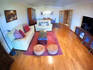 Lisbon 2 bedroom apartment with balcony in Algés - 卡纳希迪