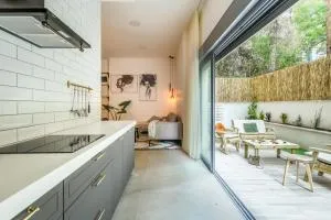 Charming 3 BR Apartment with Garden In Ramat Hasharon by Sea N' Rent - Kfar Hanoʼar