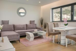 Sun&Sea Deluxe apartment,free parking