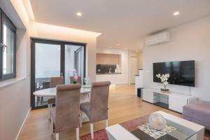 Sun&Sea Deluxe apartment,free parking