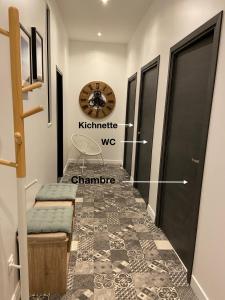 Chambre tout confort avec commodités espace repas wifi parking