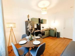 Appartements Cosy Calypso - 6 pers - Hypercentre - Grande place de parking - WIfi haut debit : photos des chambres