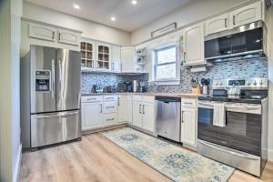 Modern Apt Near Marthas Vineyard Beaches!