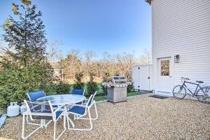 Modern Apt Near Marthas Vineyard Beaches!