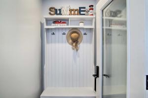 Modern Apt Near Marthas Vineyard Beaches!