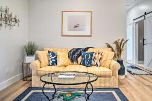 Modern Apt Near Marthas Vineyard Beaches!