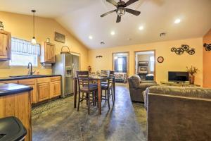 The Bunkhouse at Rolling Meadows Ranch with Grill!