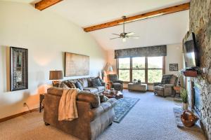 Mountain-View Blue Ridge Condo On-Site Hiking!