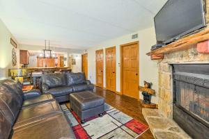 Chalet Village Upper Alpine Condo with Pool Access!