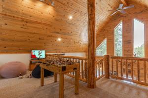 Henrys Post by KABINO Dog Friendly Foosball Fire Pit SmartTV WiFi