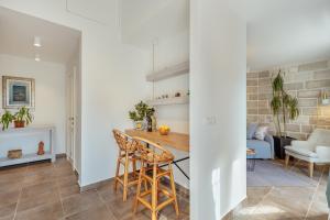 Stylish Mini-House with Garden & Beach