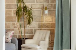 Stylish Mini-House with Garden & Beach