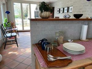 Skønne værelser med adgang til pejsestue og have