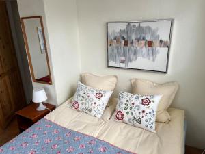 Skønne værelser med adgang til pejsestue og have