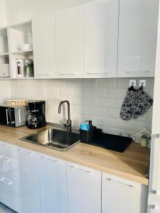 Sapphire Apartment In The Center Of Bucharest