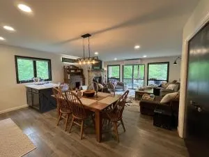 Mountain Condo with Modern Cabin Style - Maplecrest
