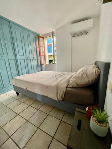 Appartements T2 rue pietonne Le Lavandou climatise : photos des chambres