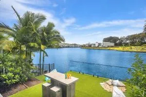 Executive, modern waterfront house - Buderim