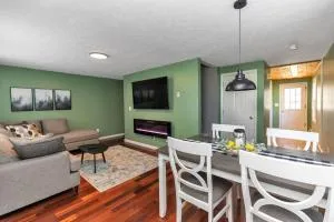 *NEW* Beautiful 3 floor Townhome with Sauna - مانشستر