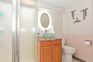 *NEW* Beautiful 3 floor Townhome with Sauna