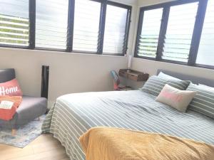 Coral Cove-Poolside Condo and Panoramic Ocean View