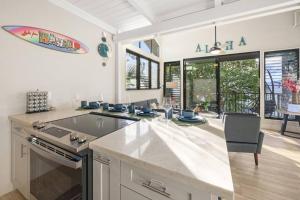 Coral Cove-Poolside Condo and Panoramic Ocean View