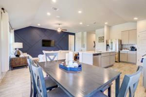 Lago Vista Home with Hot Tub Near Lake Travis!