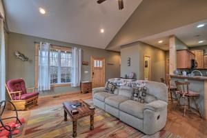 Sevierville Cabin w Lake Views & Wraparound Porch