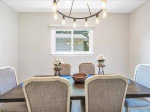 Pets, Big Groups Welcome: HotTub, Firepit, Grill