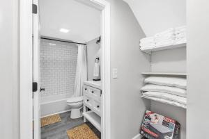 Pets, Big Groups Welcome: HotTub, Firepit, Grill