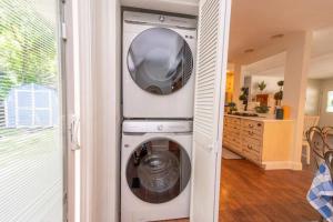 Close to Beach, Hot Tub, Pet Friendly, Firepit