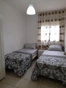 Beau et propre Appartement de FAMILLE dans un immeuble calme et FAMILIALE à Bab Sebta