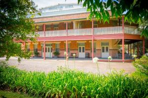 Abernethy House & Cottage