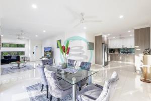 Zenhouse: Stylish Muirhead Home Near ParkHospital