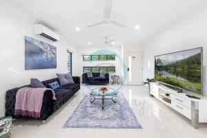 Zenhouse: Stylish Muirhead Home Near ParkHospital