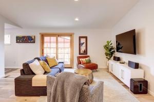Pet-Friendly Bend Rental, Walk to Galveston Ave!
