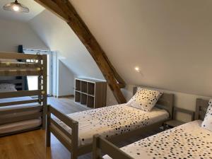 Maisons de vacances Gite Ygrande, 4 pieces, 8 personnes - FR-1-489-433 : photos des chambres