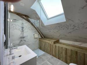 Maison de ferme rénovée 18ème siècle avec piano et charme authentique - FR-1-489-433